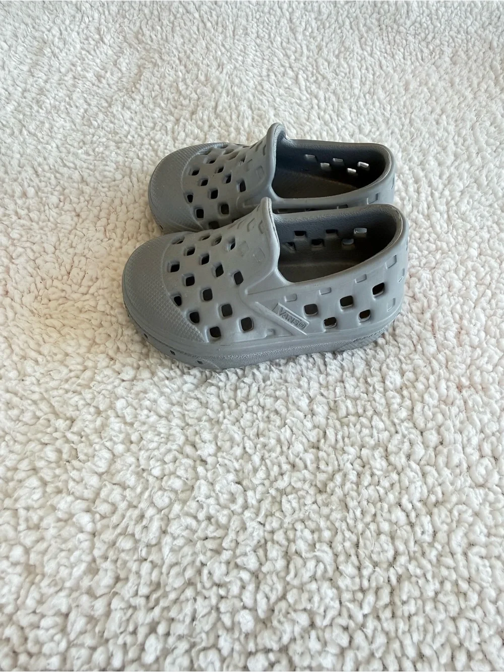 “SIZE 2C” NEW Vans Trek Slip-Ons